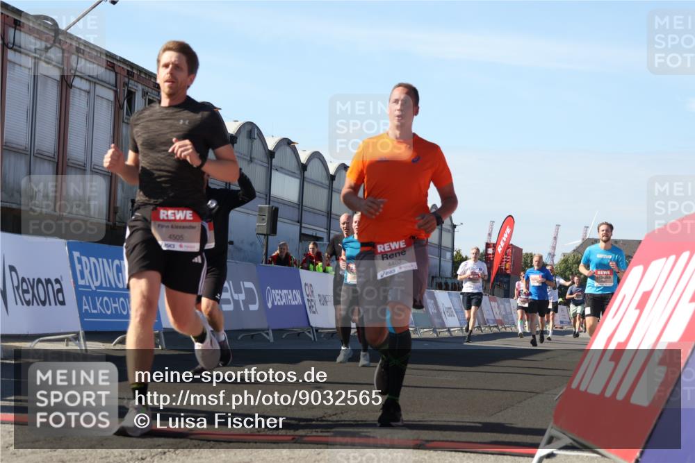 03.10.2025 - Köhlbrandbrückenlauf Luisa Fischer http://msf.ph/oto/9032565 03.10.2025 13:08:59 Ziel 4057, 4138, 4197, 4340, 4346, 4381, 4403, 4505, 4544, 5705, 5842, 6233, 6372 meine-sportfotos.de