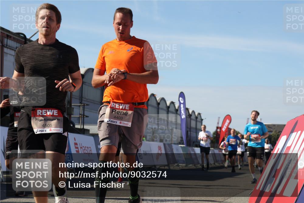 03.10.2025 - Köhlbrandbrückenlauf Luisa Fischer http://msf.ph/oto/9032574 03.10.2025 13:09:00 Ziel 4057, 4138, 4197, 4346, 4381, 4403, 4505, 4544, 5705, 5842, 6233, 6372 meine-sportfotos.de