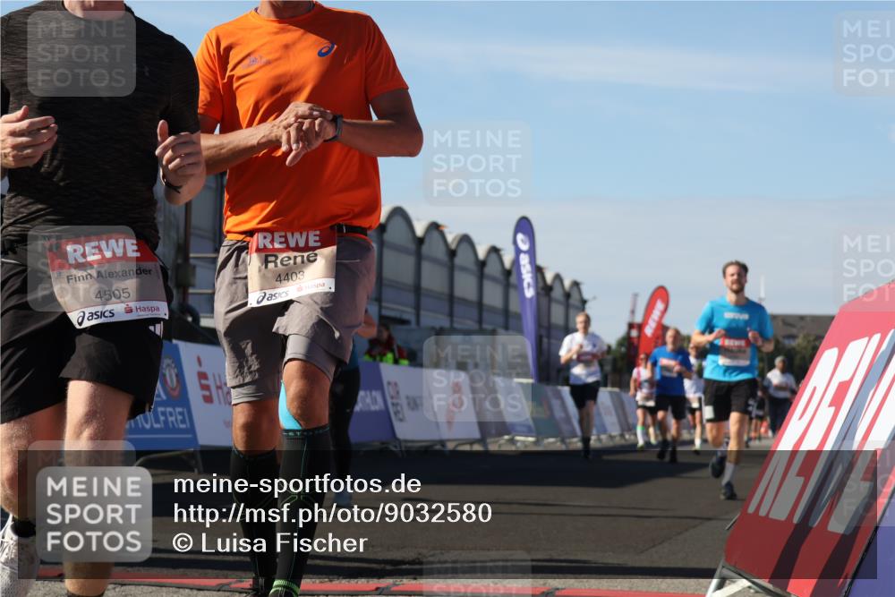 03.10.2025 - Köhlbrandbrückenlauf Luisa Fischer http://msf.ph/oto/9032580 03.10.2025 13:09:00 Ziel 4057, 4138, 4197, 4346, 4381, 4403, 4505, 4544, 5705, 5842, 6233, 6372 meine-sportfotos.de