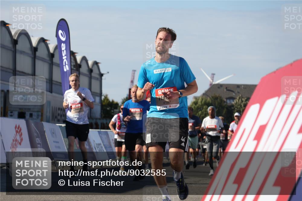 03.10.2025 - Köhlbrandbrückenlauf Luisa Fischer http://msf.ph/oto/9032585 03.10.2025 13:09:01 Ziel 4057, 4138, 4197, 4346, 4381, 4403, 4505, 4544, 5705, 5842, 5953, 6233, 6372, 6630 meine-sportfotos.de
