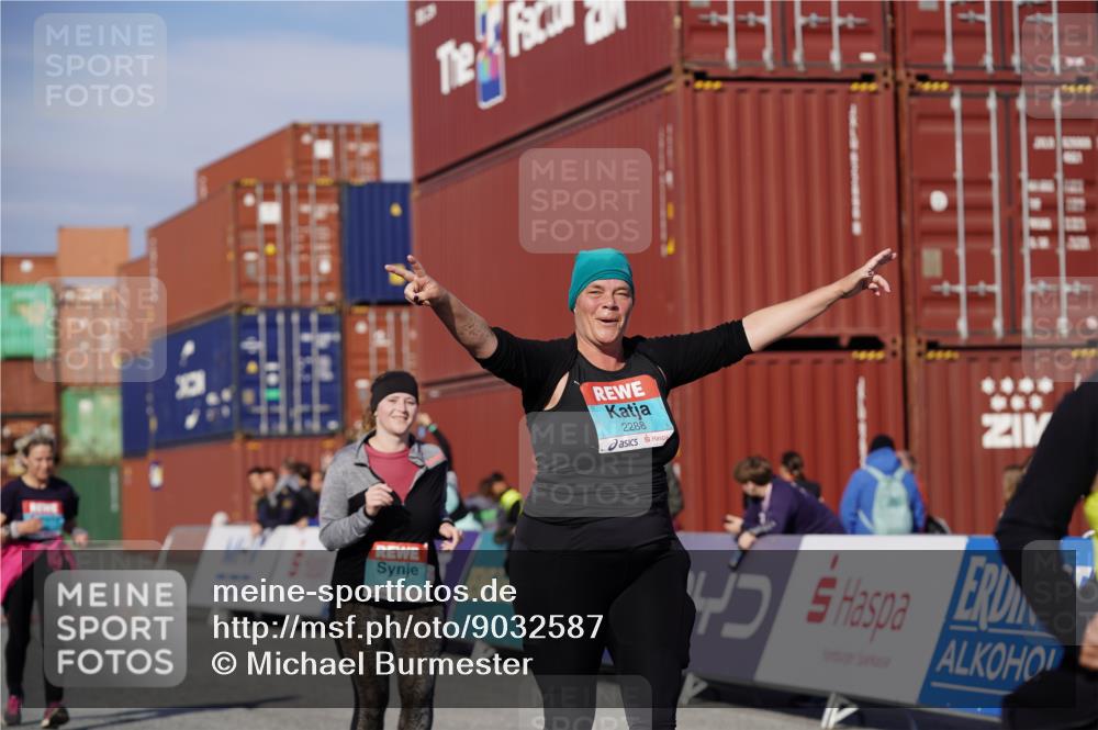 03.10.2025 - Köhlbrandbrückenlauf Michael Burmester http://msf.ph/oto/9032587 03.10.2025 10:40:00 Ziel 2288, 2426, 2516, 2926, 2927, 2928, 3456 meine-sportfotos.de