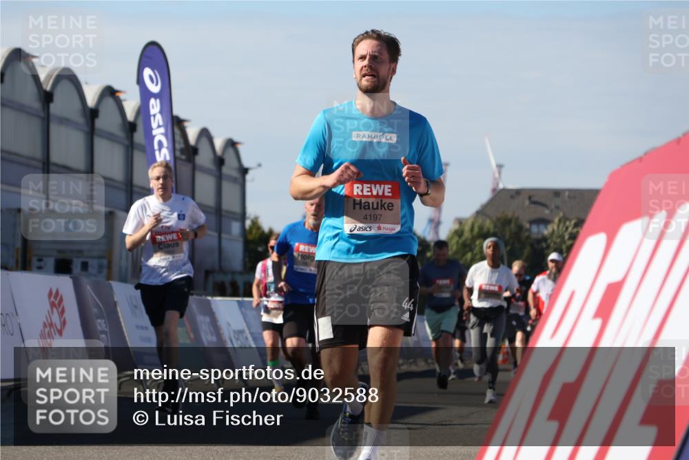 03.10.2025 - Köhlbrandbrückenlauf Luisa Fischer http://msf.ph/oto/9032588 03.10.2025 13:09:01 Ziel 4057, 4138, 4197, 4346, 4381, 4403, 4505, 4544, 5705, 5842, 5953, 6233, 6372, 6630 meine-sportfotos.de