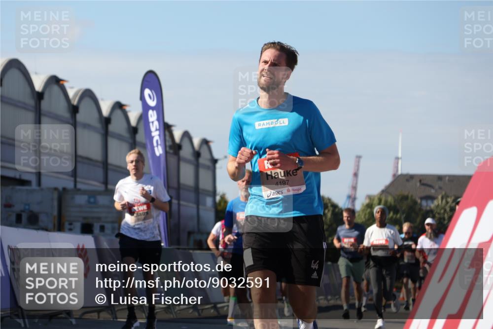 03.10.2025 - Köhlbrandbrückenlauf Luisa Fischer http://msf.ph/oto/9032591 03.10.2025 13:09:02 Ziel 4057, 4138, 4197, 4346, 4381, 4403, 4505, 4544, 5705, 5842, 5953, 6233, 6372, 6630 meine-sportfotos.de