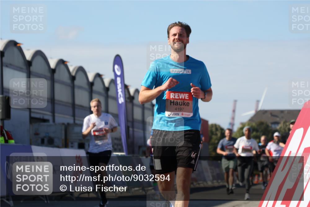 03.10.2025 - Köhlbrandbrückenlauf Luisa Fischer http://msf.ph/oto/9032594 03.10.2025 13:09:02 Ziel 4057, 4138, 4197, 4346, 4381, 4403, 4505, 4544, 5705, 5842, 5953, 6233, 6372, 6630 meine-sportfotos.de