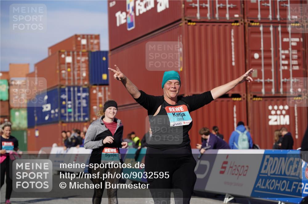 03.10.2025 - Köhlbrandbrückenlauf Michael Burmester http://msf.ph/oto/9032595 03.10.2025 10:40:00 Ziel 2288, 2426, 2516, 2926, 2927, 2928, 3456 meine-sportfotos.de