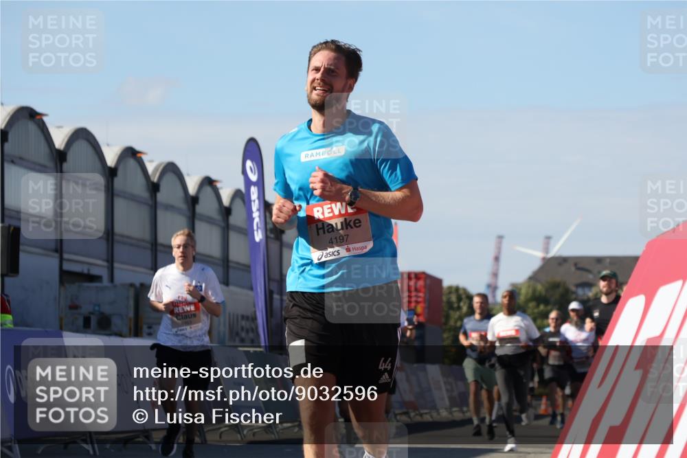 03.10.2025 - Köhlbrandbrückenlauf Luisa Fischer http://msf.ph/oto/9032596 03.10.2025 13:09:02 Ziel 4057, 4138, 4197, 4346, 4381, 4403, 4505, 4544, 5705, 5842, 5953, 6233, 6372, 6630 meine-sportfotos.de