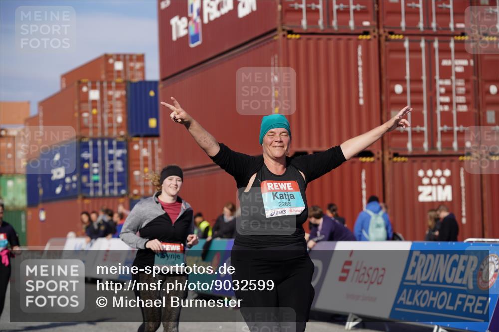 03.10.2025 - Köhlbrandbrückenlauf Michael Burmester http://msf.ph/oto/9032599 03.10.2025 10:40:00 Ziel 2288, 2426, 2516, 2926, 2927, 2928, 3456 meine-sportfotos.de