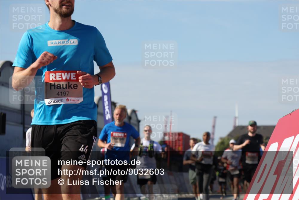 03.10.2025 - Köhlbrandbrückenlauf Luisa Fischer http://msf.ph/oto/9032603 03.10.2025 13:09:03 Ziel 4057, 4138, 4197, 4346, 4351, 4381, 4403, 4505, 4544, 5242, 5705, 5842, 5953, 6372, 6630, 6814, 6816 meine-sportfotos.de