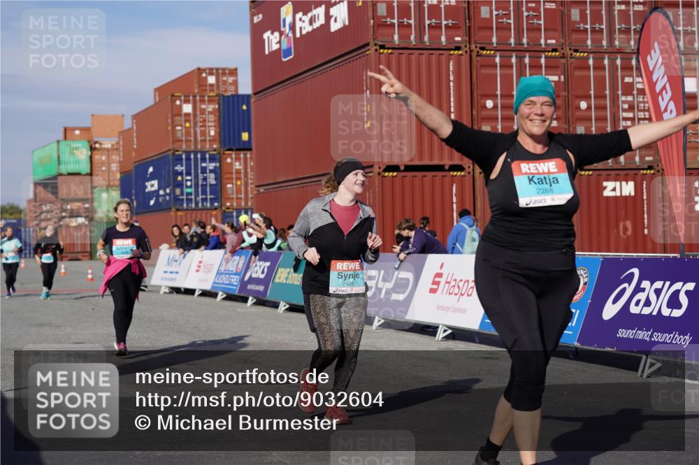 03.10.2025 - Köhlbrandbrückenlauf Michael Burmester http://msf.ph/oto/9032604 03.10.2025 10:40:01 Ziel 2288, 2426, 2516, 2926, 2927, 2928 meine-sportfotos.de