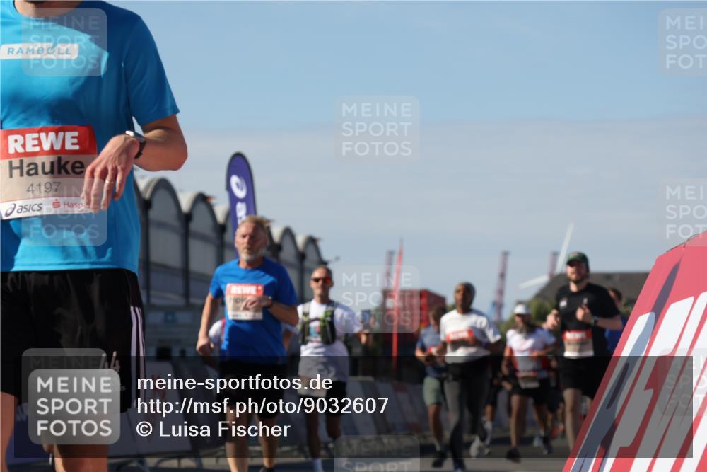 03.10.2025 - Köhlbrandbrückenlauf Luisa Fischer http://msf.ph/oto/9032607 03.10.2025 13:09:04 Ziel 4057, 4138, 4197, 4346, 4351, 4381, 4403, 4505, 4544, 5242, 5705, 5842, 5953, 6372, 6630, 6814, 6816 meine-sportfotos.de