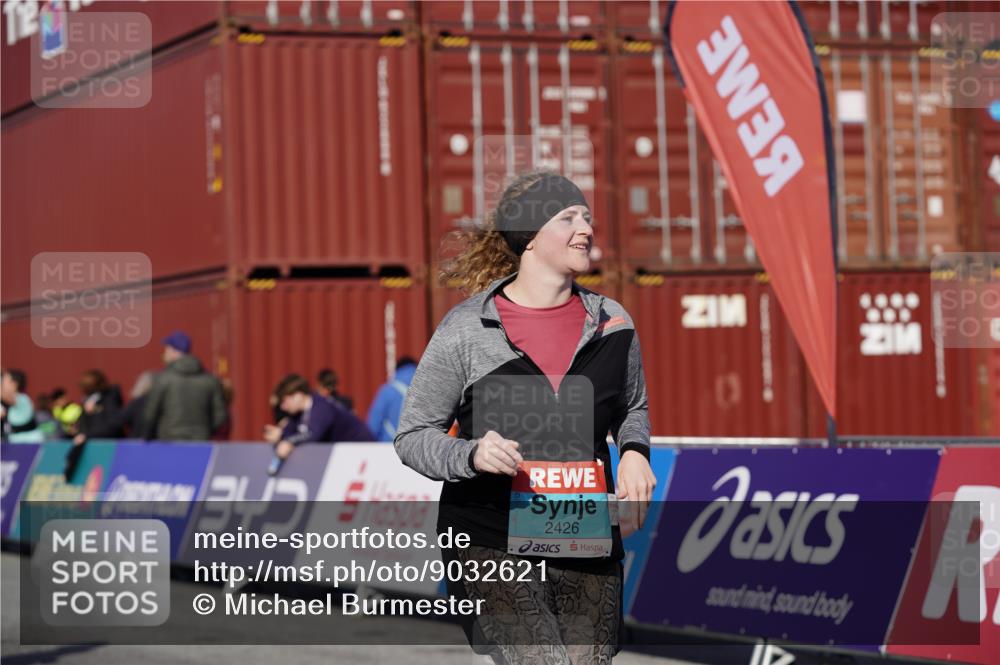 03.10.2025 - Köhlbrandbrückenlauf Michael Burmester http://msf.ph/oto/9032621 03.10.2025 10:40:02 Ziel 2426, 2516, 2926, 2927, 2928 meine-sportfotos.de