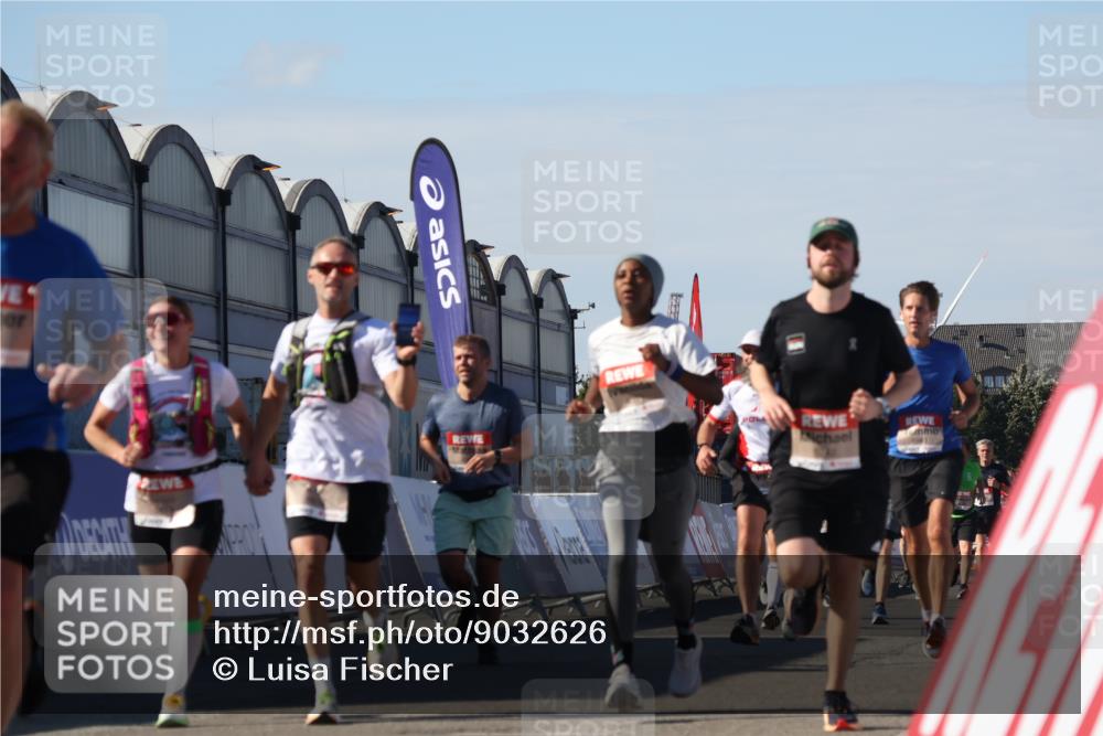 03.10.2025 - Köhlbrandbrückenlauf Luisa Fischer http://msf.ph/oto/9032626 03.10.2025 13:09:06 Ziel 4057, 4138, 4197, 4346, 4351, 4381, 4403, 4486, 4505, 4901, 5242, 5705, 5842, 5953, 6372, 6562, 6630, 6814, 6816 meine-sportfotos.de