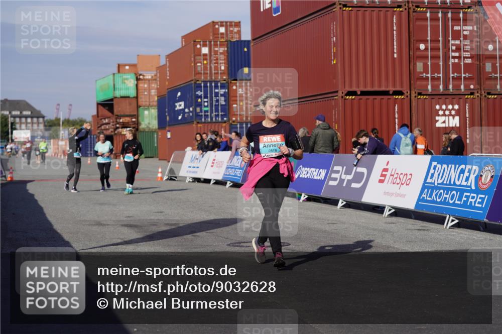03.10.2025 - Köhlbrandbrückenlauf Michael Burmester http://msf.ph/oto/9032628 03.10.2025 10:40:03 Ziel 2426, 2516, 2926, 2927, 2928 meine-sportfotos.de