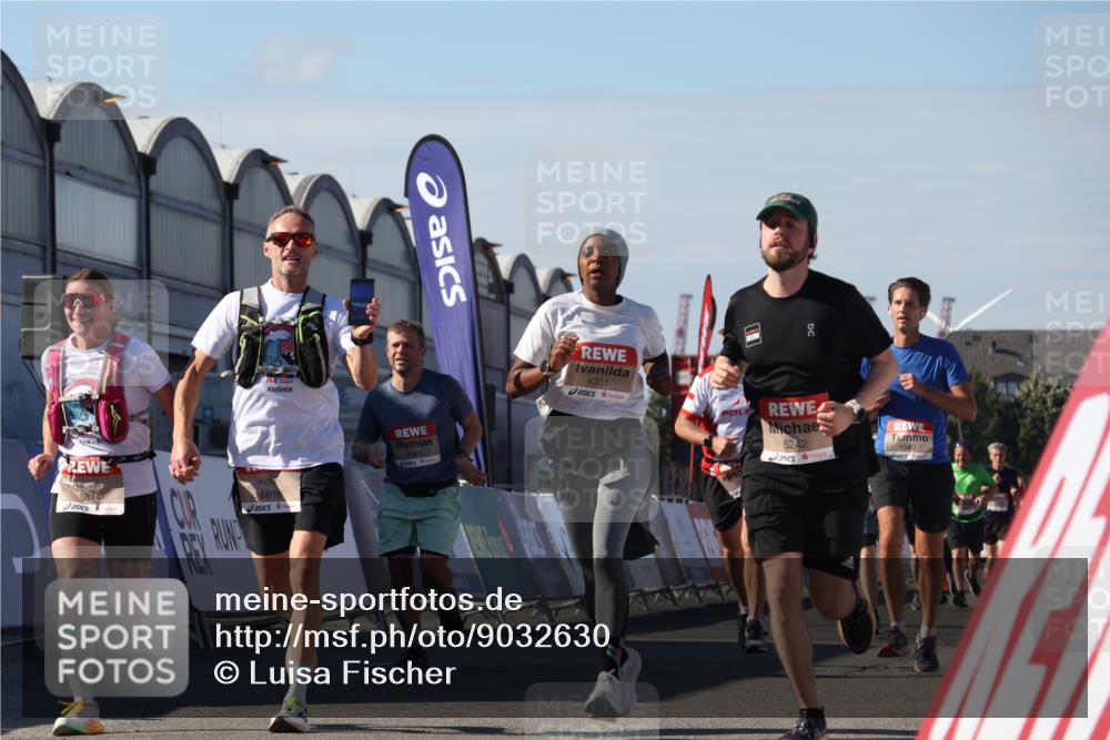 03.10.2025 - Köhlbrandbrückenlauf Luisa Fischer http://msf.ph/oto/9032630 03.10.2025 13:09:06 Ziel 4057, 4138, 4197, 4346, 4351, 4381, 4403, 4486, 4505, 4901, 5242, 5705, 5842, 5953, 6372, 6562, 6630, 6814, 6816 meine-sportfotos.de