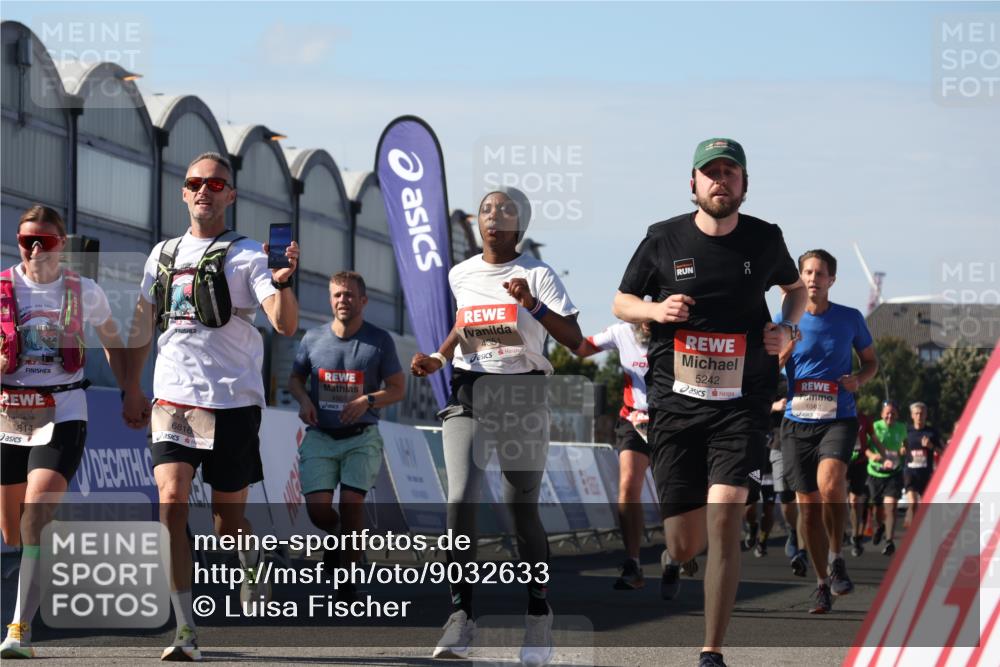 03.10.2025 - Köhlbrandbrückenlauf Luisa Fischer http://msf.ph/oto/9032633 03.10.2025 13:09:06 Ziel 4057, 4138, 4197, 4346, 4351, 4381, 4403, 4486, 4505, 4901, 5242, 5705, 5842, 5953, 6372, 6562, 6630, 6814, 6816 meine-sportfotos.de