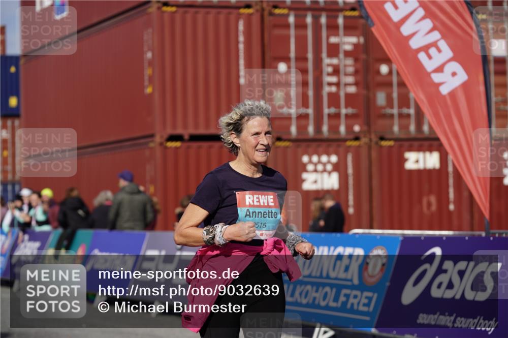 03.10.2025 - Köhlbrandbrückenlauf Michael Burmester http://msf.ph/oto/9032639 03.10.2025 10:40:04 Ziel 2426, 2516, 2926, 2927, 2928 meine-sportfotos.de