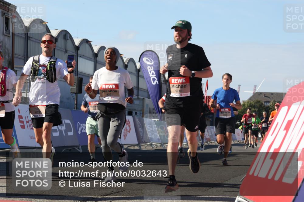 03.10.2025 - Köhlbrandbrückenlauf Luisa Fischer http://msf.ph/oto/9032643 03.10.2025 13:09:07 Ziel 4057, 4197, 4346, 4351, 4377, 4381, 4403, 4486, 4505, 4901, 5242, 5842, 5953, 6372, 6562, 6630, 6814, 6816 meine-sportfotos.de