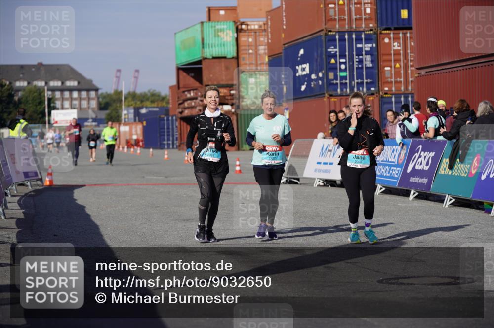03.10.2025 - Köhlbrandbrückenlauf Michael Burmester http://msf.ph/oto/9032650 03.10.2025 10:40:07 Ziel 2926, 2927, 2928 meine-sportfotos.de