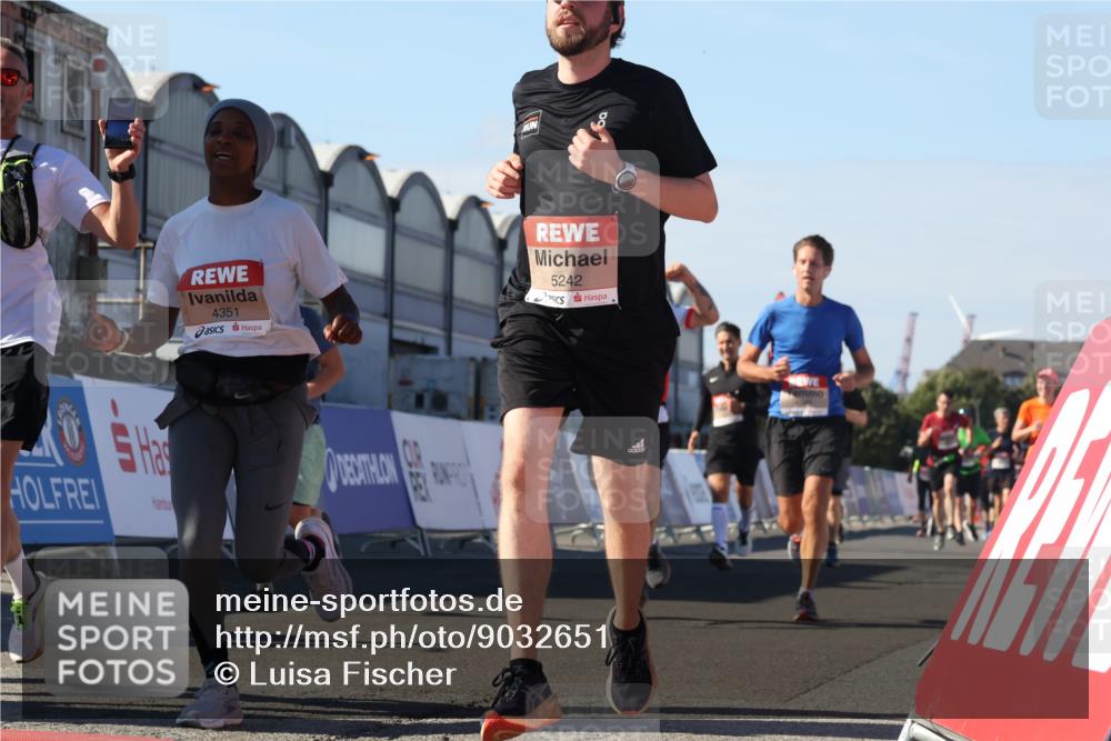03.10.2025 - Köhlbrandbrückenlauf Luisa Fischer http://msf.ph/oto/9032651 03.10.2025 13:09:08 Ziel 4057, 4197, 4346, 4351, 4377, 4381, 4403, 4486, 4505, 4901, 5242, 5740, 5953, 6372, 6562, 6630, 6814, 6816 meine-sportfotos.de