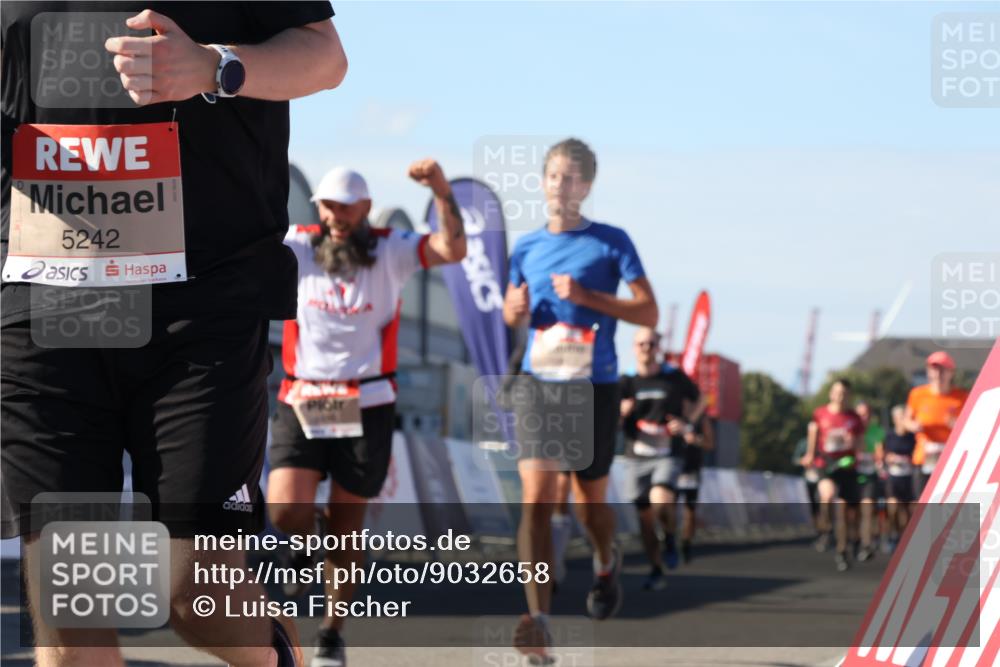 03.10.2025 - Köhlbrandbrückenlauf Luisa Fischer http://msf.ph/oto/9032658 03.10.2025 13:09:09 Ziel 4057, 4197, 4346, 4351, 4377, 4381, 4403, 4486, 4505, 4901, 5242, 5740, 5953, 6372, 6562, 6630, 6814, 6816 meine-sportfotos.de