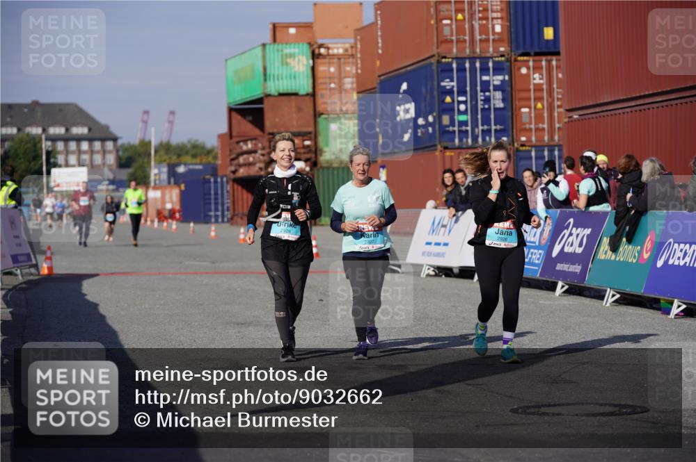 03.10.2025 - Köhlbrandbrückenlauf Michael Burmester http://msf.ph/oto/9032662 03.10.2025 10:40:07 Ziel 2926, 2927, 2928 meine-sportfotos.de