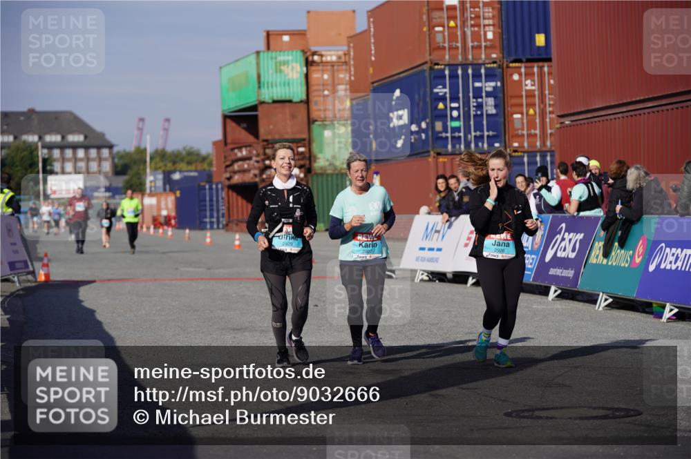 03.10.2025 - Köhlbrandbrückenlauf Michael Burmester http://msf.ph/oto/9032666 03.10.2025 10:40:08 Ziel 2926, 2927, 2928 meine-sportfotos.de