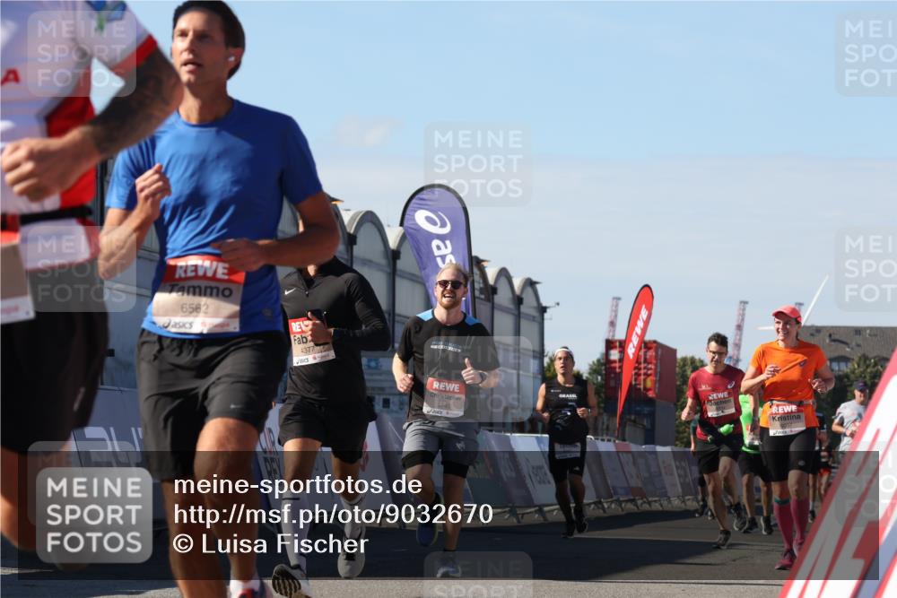 03.10.2025 - Köhlbrandbrückenlauf Luisa Fischer http://msf.ph/oto/9032670 03.10.2025 13:09:11 Ziel 4057, 4197, 4334, 4346, 4351, 4377, 4381, 4486, 4901, 5242, 5740, 5953, 6037, 6562, 6630, 6814, 6816 meine-sportfotos.de
