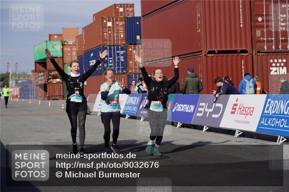 03.10.2025 - Köhlbrandbrückenlauf Michael Burmester http://msf.ph/oto/9032676 03.10.2025 10:40:09 Ziel 2926, 2927, 2928 meine-sportfotos.de