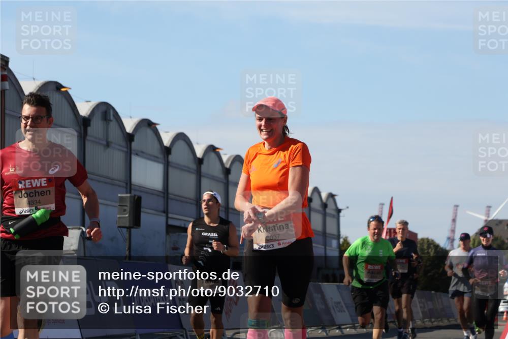 03.10.2025 - Köhlbrandbrückenlauf Luisa Fischer http://msf.ph/oto/9032710 03.10.2025 13:09:14 Ziel 4197, 4334, 4351, 4377, 4486, 4681, 4901, 5242, 5740, 5953, 6037, 6062, 6349, 6562, 6630, 6814, 6816 meine-sportfotos.de