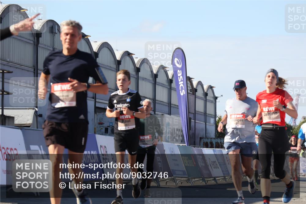 03.10.2025 - Köhlbrandbrückenlauf Luisa Fischer http://msf.ph/oto/9032746 03.10.2025 13:09:19 Ziel 4129, 4134, 4334, 4351, 4377, 4486, 4681, 4901, 5061, 5242, 5352, 5740, 6037, 6062, 6349, 6562, 6661, 6743, 6814, 6816 meine-sportfotos.de