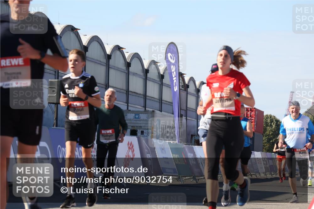 03.10.2025 - Köhlbrandbrückenlauf Luisa Fischer http://msf.ph/oto/9032754 03.10.2025 13:09:20 Ziel 4129, 4134, 4212, 4334, 4377, 4486, 4681, 4901, 5061, 5352, 5740, 6037, 6062, 6349, 6562, 6661, 6743 meine-sportfotos.de