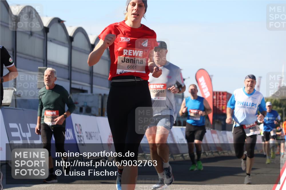 03.10.2025 - Köhlbrandbrückenlauf Luisa Fischer http://msf.ph/oto/9032763 03.10.2025 13:09:21 Ziel 4129, 4134, 4212, 4334, 4377, 4486, 4681, 4901, 5061, 5352, 5740, 6037, 6062, 6349, 6562, 6661, 6743 meine-sportfotos.de