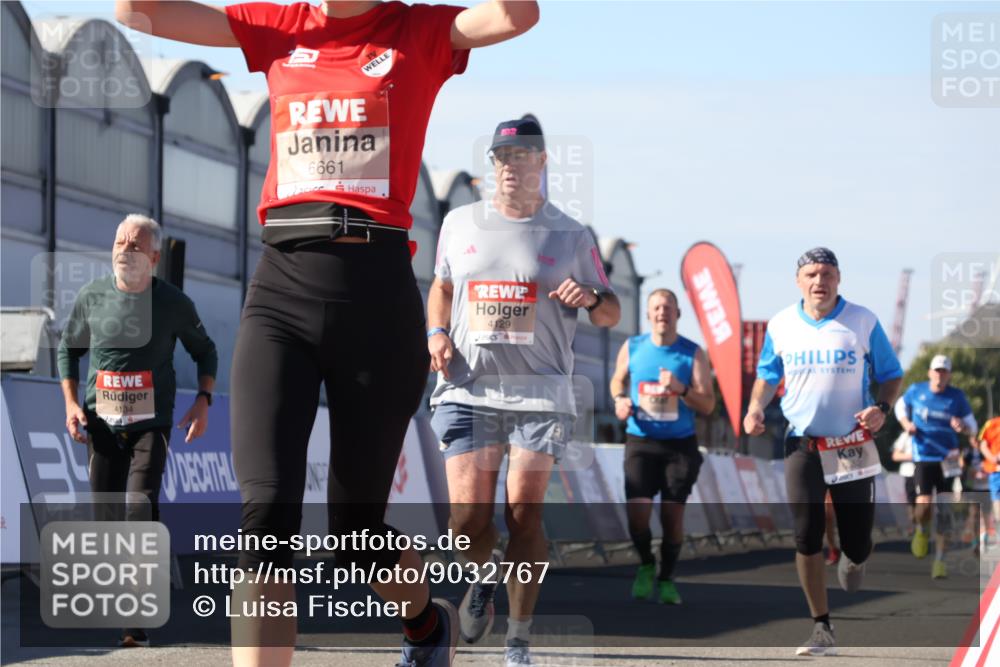 03.10.2025 - Köhlbrandbrückenlauf Luisa Fischer http://msf.ph/oto/9032767 03.10.2025 13:09:21 Ziel 4129, 4134, 4212, 4334, 4377, 4486, 4681, 4901, 5061, 5352, 5740, 6037, 6062, 6349, 6562, 6661, 6743 meine-sportfotos.de