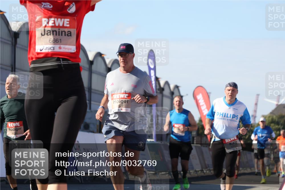 03.10.2025 - Köhlbrandbrückenlauf Luisa Fischer http://msf.ph/oto/9032769 03.10.2025 13:09:21 Ziel 4129, 4134, 4212, 4334, 4377, 4486, 4681, 4901, 5061, 5352, 5740, 6037, 6062, 6349, 6562, 6661, 6743 meine-sportfotos.de