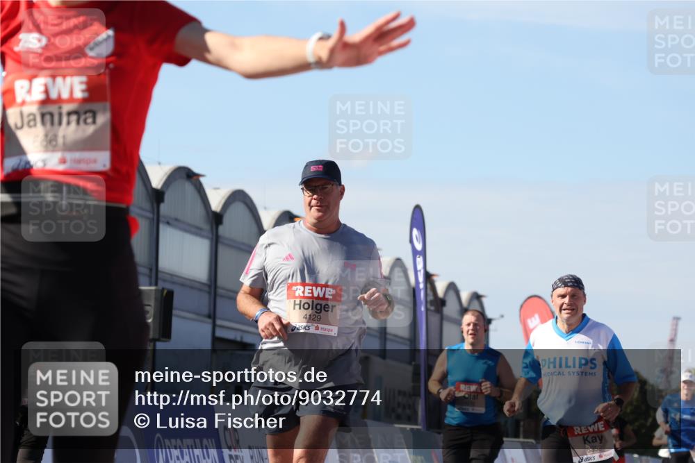 03.10.2025 - Köhlbrandbrückenlauf Luisa Fischer http://msf.ph/oto/9032774 03.10.2025 13:09:22 Ziel 4129, 4134, 4212, 4334, 4377, 4681, 5061, 5352, 5740, 6037, 6062, 6349, 6661, 6743 meine-sportfotos.de