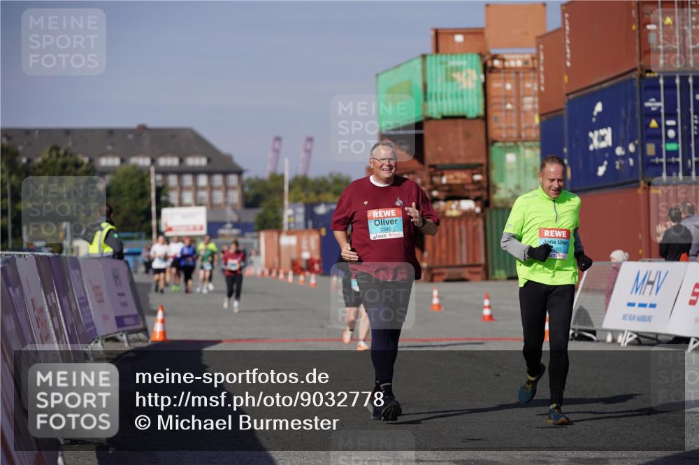 03.10.2025 - Köhlbrandbrückenlauf Michael Burmester http://msf.ph/oto/9032778 03.10.2025 10:40:25 Ziel 2480, 3319, 3349 meine-sportfotos.de