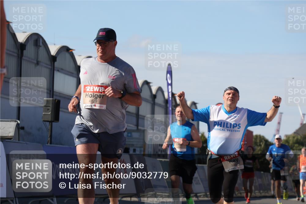 03.10.2025 - Köhlbrandbrückenlauf Luisa Fischer http://msf.ph/oto/9032779 03.10.2025 13:09:22 Ziel 4129, 4134, 4212, 4334, 4377, 4681, 5061, 5352, 5740, 6037, 6062, 6349, 6661, 6743 meine-sportfotos.de