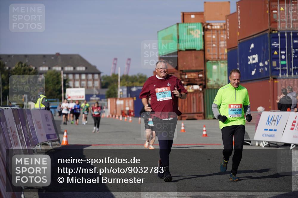 03.10.2025 - Köhlbrandbrückenlauf Michael Burmester http://msf.ph/oto/9032783 03.10.2025 10:40:25 Ziel 2480, 3319, 3349 meine-sportfotos.de