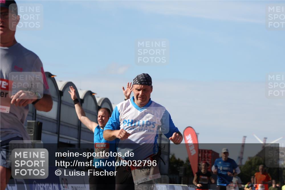 03.10.2025 - Köhlbrandbrückenlauf Luisa Fischer http://msf.ph/oto/9032796 03.10.2025 13:09:23 Ziel 4129, 4134, 4212, 4334, 4377, 4681, 5061, 5352, 5740, 6037, 6062, 6349, 6661, 6743 meine-sportfotos.de