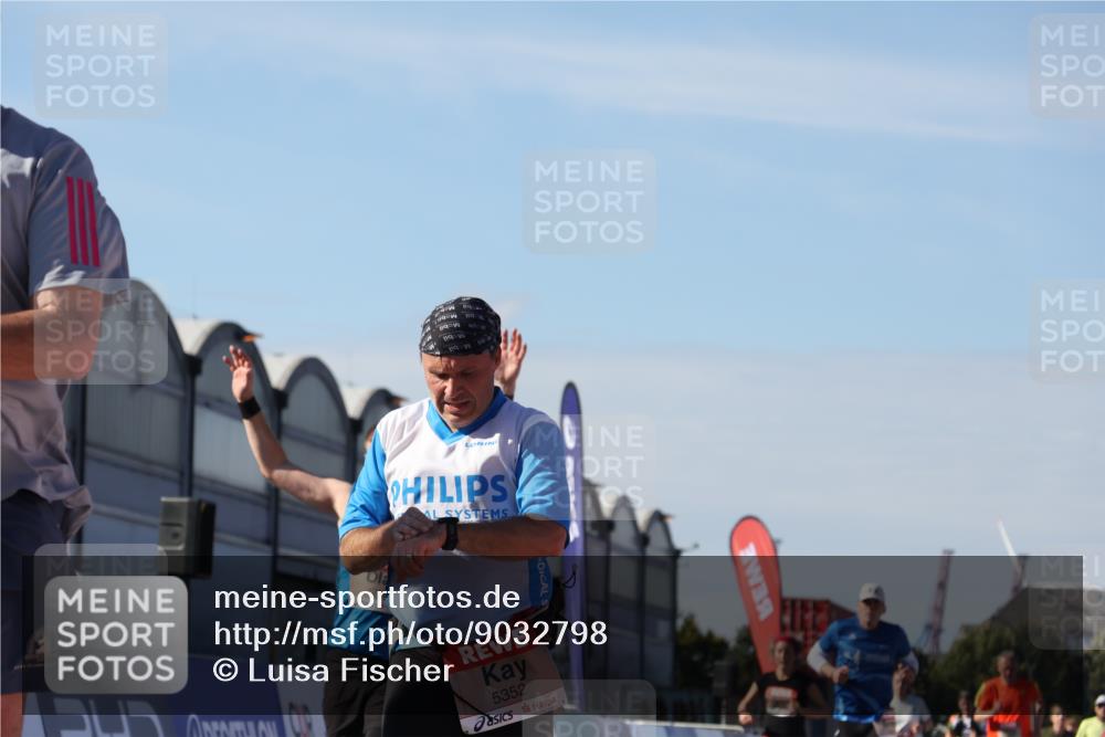 03.10.2025 - Köhlbrandbrückenlauf Luisa Fischer http://msf.ph/oto/9032798 03.10.2025 13:09:24 Ziel 4129, 4134, 4212, 4334, 4681, 5061, 5352, 5740, 6037, 6062, 6349, 6661, 6743 meine-sportfotos.de