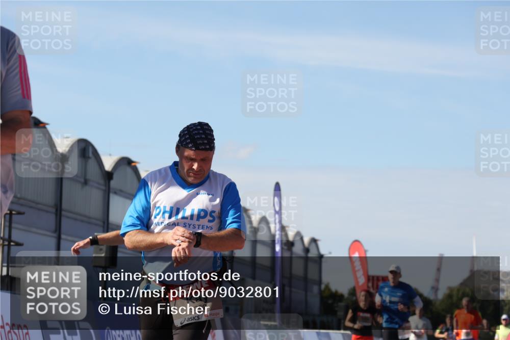 03.10.2025 - Köhlbrandbrückenlauf Luisa Fischer http://msf.ph/oto/9032801 03.10.2025 13:09:24 Ziel 4129, 4134, 4212, 4334, 4681, 5061, 5352, 5740, 6037, 6062, 6349, 6661, 6743 meine-sportfotos.de