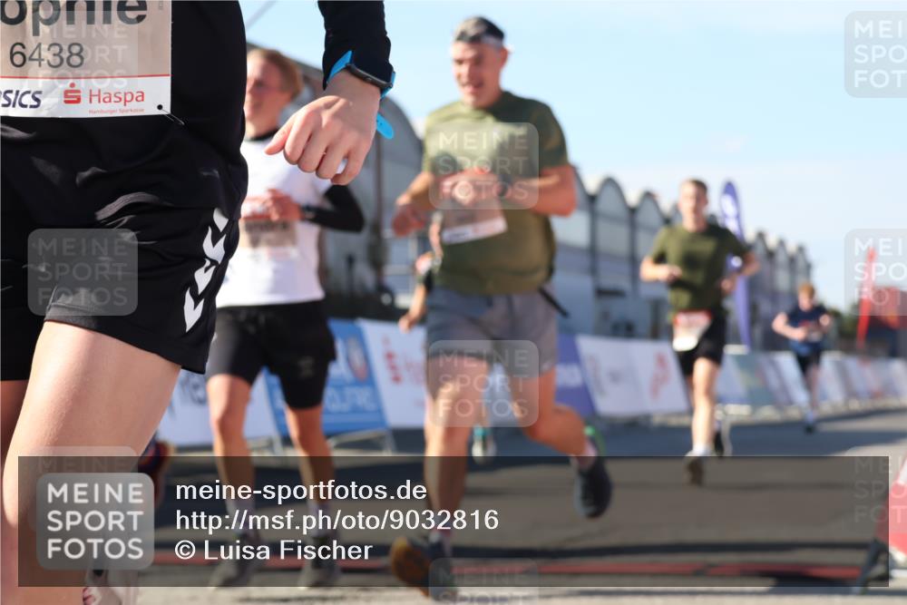 03.10.2025 - Köhlbrandbrückenlauf Luisa Fischer http://msf.ph/oto/9032816 03.10.2025 13:09:35 Ziel 4134, 4212, 4262, 4298, 4358, 4365, 4614, 5352, 5803, 5813, 5907, 6379, 6438, 6481, 6667, 6803 meine-sportfotos.de