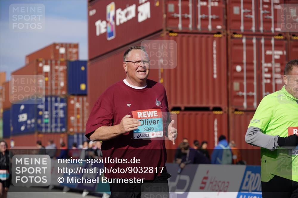 03.10.2025 - Köhlbrandbrückenlauf Michael Burmester http://msf.ph/oto/9032817 03.10.2025 10:40:30 Ziel 2480, 3319, 3349 meine-sportfotos.de