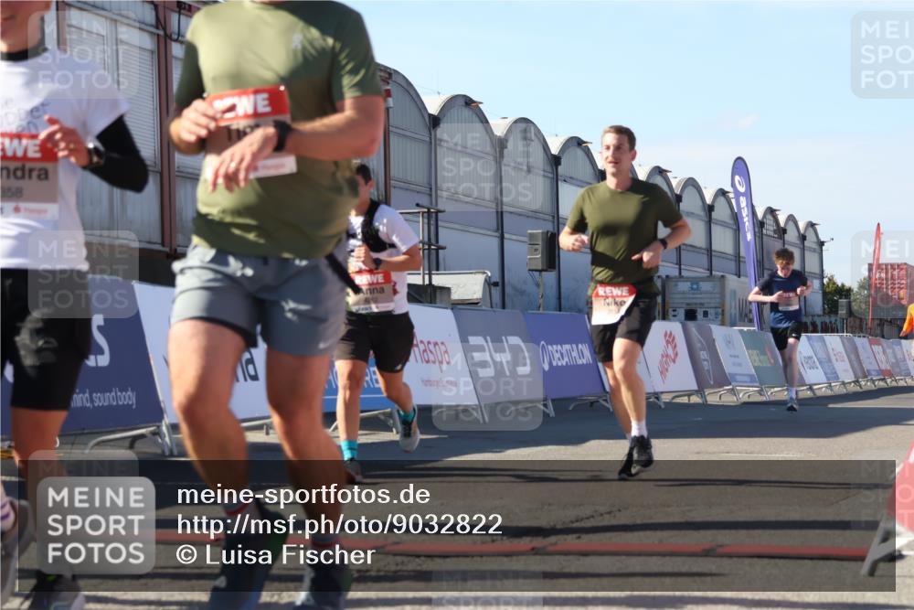 03.10.2025 - Köhlbrandbrückenlauf Luisa Fischer http://msf.ph/oto/9032822 03.10.2025 13:09:36 Ziel 4212, 4262, 4298, 4358, 4365, 4502, 4614, 5803, 5813, 5907, 6379, 6438, 6481, 6667, 6803 meine-sportfotos.de