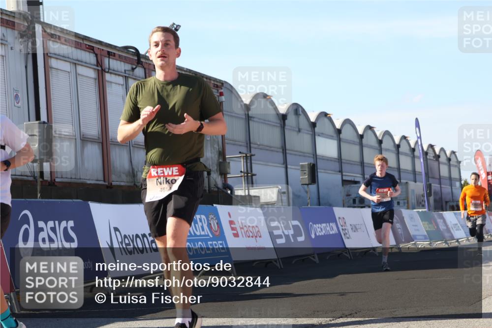 03.10.2025 - Köhlbrandbrückenlauf Luisa Fischer http://msf.ph/oto/9032844 03.10.2025 13:09:37 Ziel 4262, 4298, 4358, 4365, 4502, 4614, 5803, 5813, 5907, 6379, 6438, 6481, 6667, 6803 meine-sportfotos.de