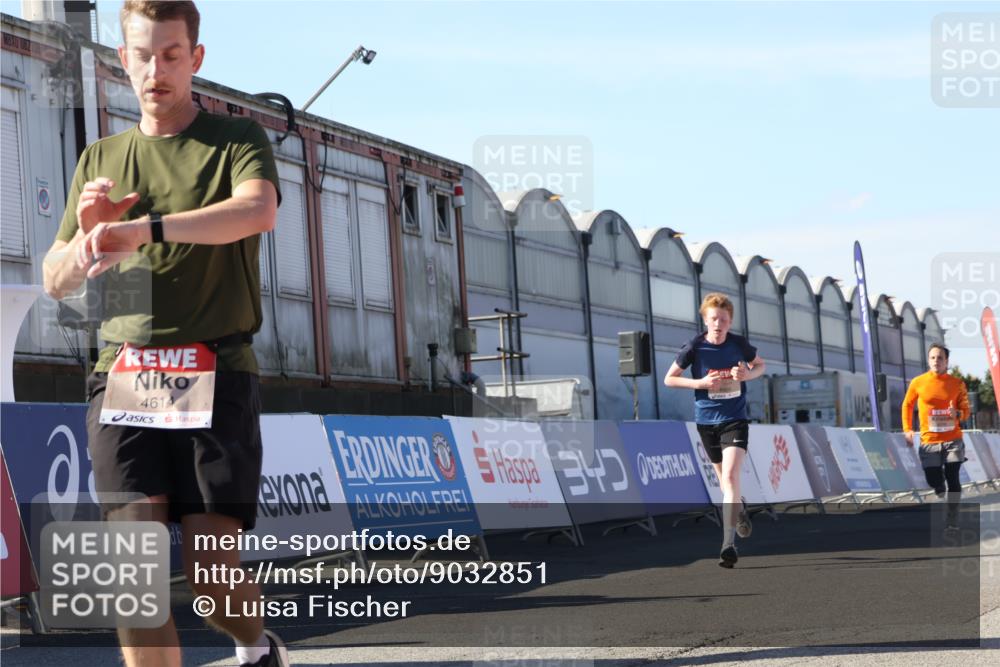 03.10.2025 - Köhlbrandbrückenlauf Luisa Fischer http://msf.ph/oto/9032851 03.10.2025 13:09:38 Ziel 4262, 4298, 4358, 4365, 4502, 4614, 5803, 5813, 5907, 6379, 6438, 6481, 6667, 6803 meine-sportfotos.de