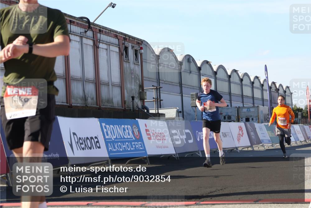 03.10.2025 - Köhlbrandbrückenlauf Luisa Fischer http://msf.ph/oto/9032854 03.10.2025 13:09:38 Ziel 4262, 4298, 4358, 4365, 4502, 4614, 5803, 5813, 5907, 6379, 6438, 6481, 6667, 6803 meine-sportfotos.de