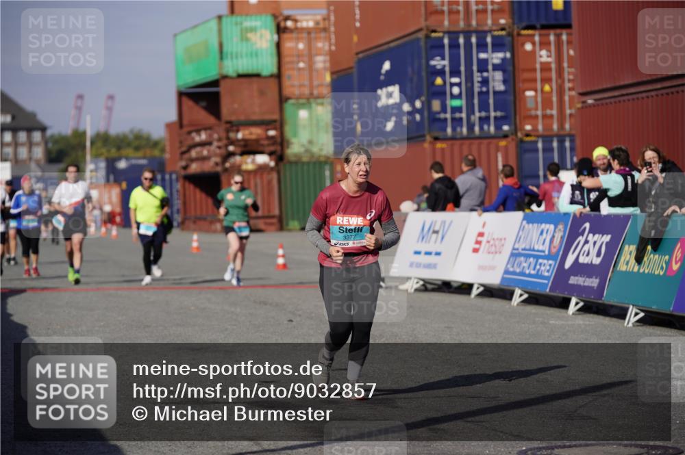 03.10.2025 - Köhlbrandbrückenlauf Michael Burmester http://msf.ph/oto/9032857 03.10.2025 10:40:44 Ziel 3377 meine-sportfotos.de