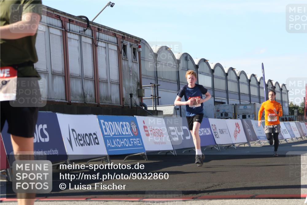 03.10.2025 - Köhlbrandbrückenlauf Luisa Fischer http://msf.ph/oto/9032860 03.10.2025 13:09:39 Ziel 4262, 4298, 4358, 4365, 4502, 4614, 5803, 5813, 5907, 6379, 6438, 6481, 6667, 6803 meine-sportfotos.de