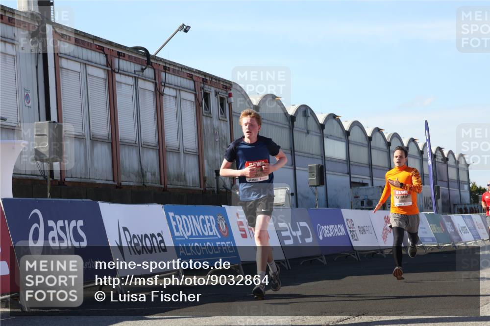 03.10.2025 - Köhlbrandbrückenlauf Luisa Fischer http://msf.ph/oto/9032864 03.10.2025 13:09:39 Ziel 4262, 4298, 4358, 4365, 4502, 4614, 5803, 5813, 5907, 6379, 6438, 6481, 6667, 6803 meine-sportfotos.de